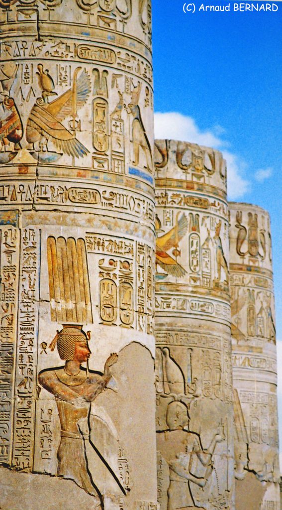 Piliers colorés du temple de Kom Ombo
